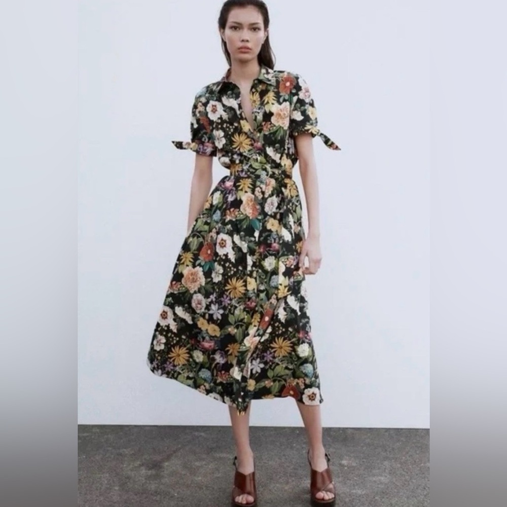 NWOT Zara floral print poplin midi dress with short sleeves with details. Size M